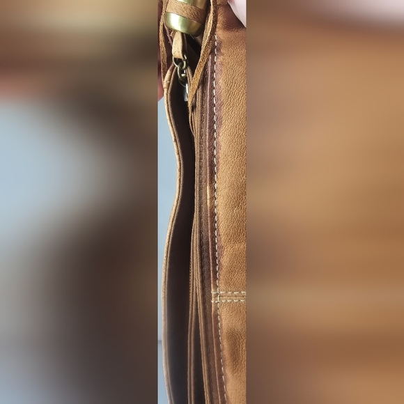 St. Johns Bay Leather Cognac Brown Feather Organizer Crossbody Shoulder Bag NWT - Picture 8 of 16